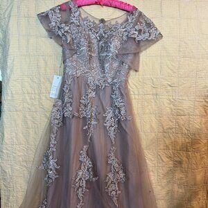 Jaeden Mother-of-the- Bride Gown   Beige  size 8